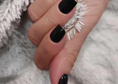 Macucure mains Pieds Pose de vernis semi permanent noir